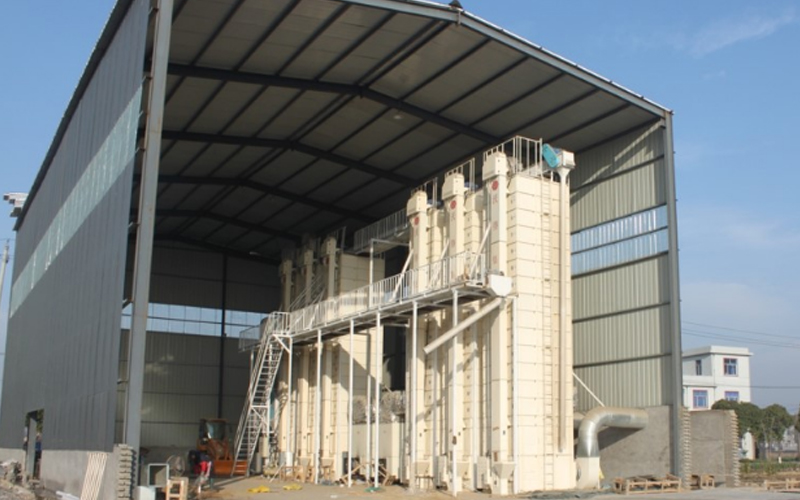 Six installed FMWORLD grain drying towers in a factory